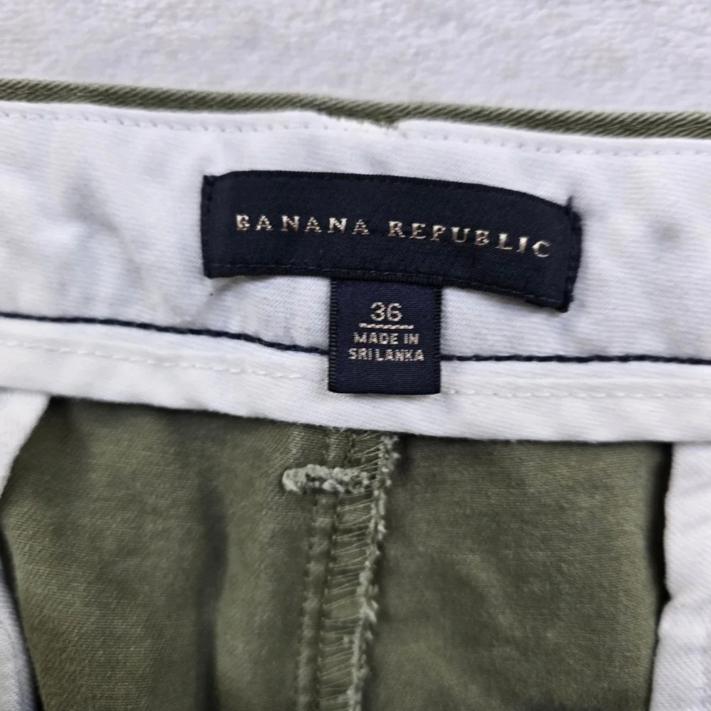 Banana Republic Chino Shorts Mens 36 Olive Green 100% Cotton Casual Flat Front